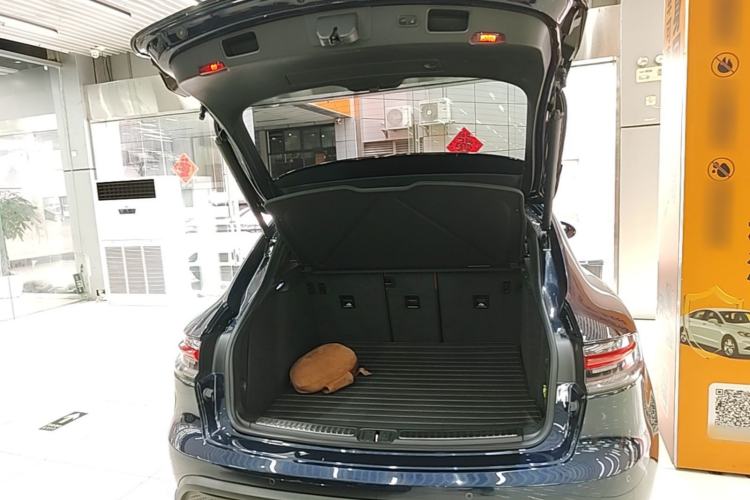 Used Porsche Macan 2022 Macan 2.0T Trunk