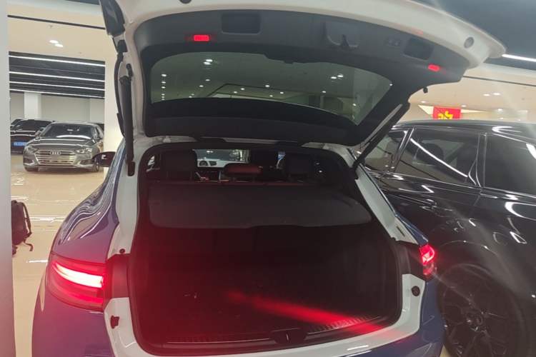 Used Porsche Macan 2022 Macan 2.0T Trunk