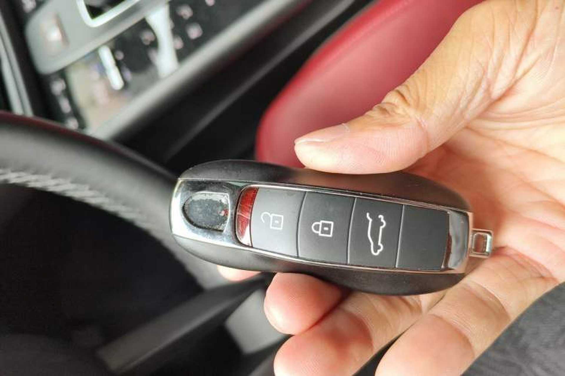 Used Porsche Macan 2022 Macan S 2.9T Vehicle Key