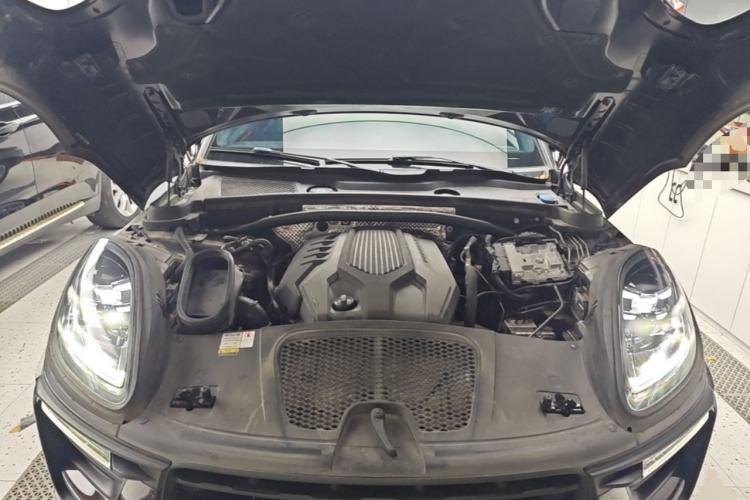 Used Porsche Macan 2022 Macan 2.0T Engine Bay