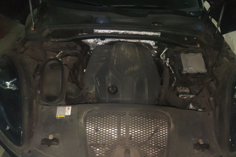 Used Porsche Macan 2022 Macan 2.0T Engine Bay