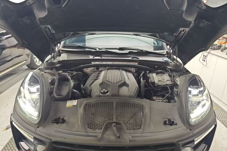 Used Porsche Macan 2022 Macan 2.0T Engine Bay