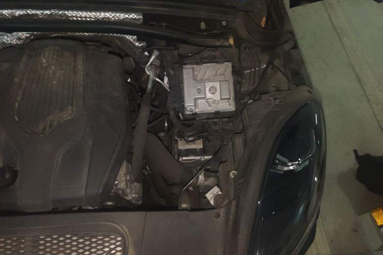 Used Porsche Macan 2022 Macan 2.0T Engine Bay Left