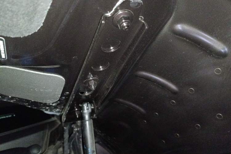 Used Porsche Macan 2022 Macan 2.0T Engine Bay Left