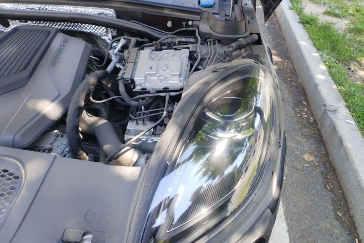 Used Porsche Macan 2022 Macan 2.0T Engine Bay Left