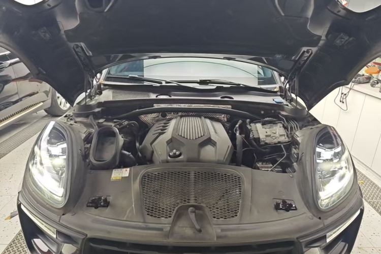 Used Porsche Macan 2022 Macan 2.0T Engine Bay
