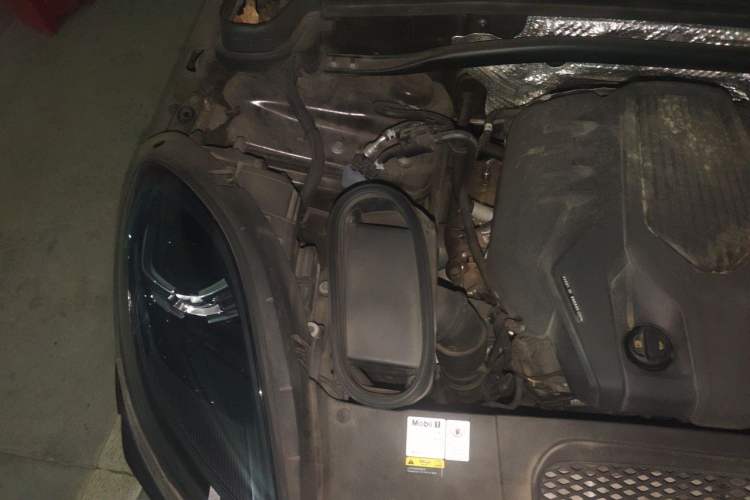 Used Porsche Macan 2022 Macan 2.0T Engine Bay Right