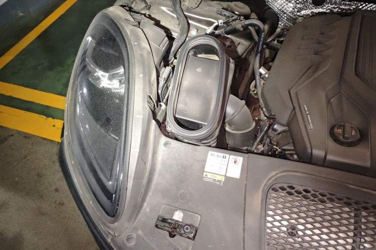 Used Porsche Macan 2022 Macan 2.0T Engine Bay Right