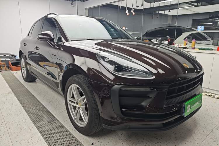 Used Porsche Macan 2022 Macan 2.0T Front Right 45 Deg