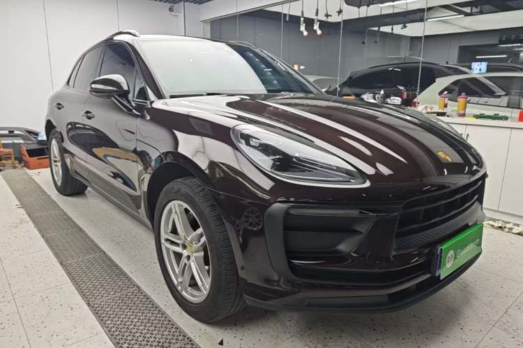 Used Porsche Macan 2022 Macan 2.0T Front Right 45 Deg
