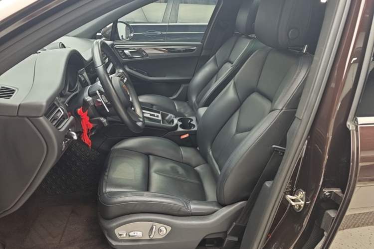 Used Porsche Macan 2022 Macan 2.0T Left Front Seat
