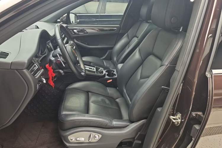 Used Porsche Macan 2022 Macan 2.0T Left Front Seat