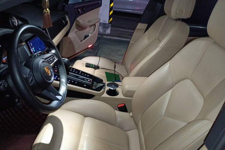 Used Porsche Macan 2022 Macan 2.0T Left Front Seat