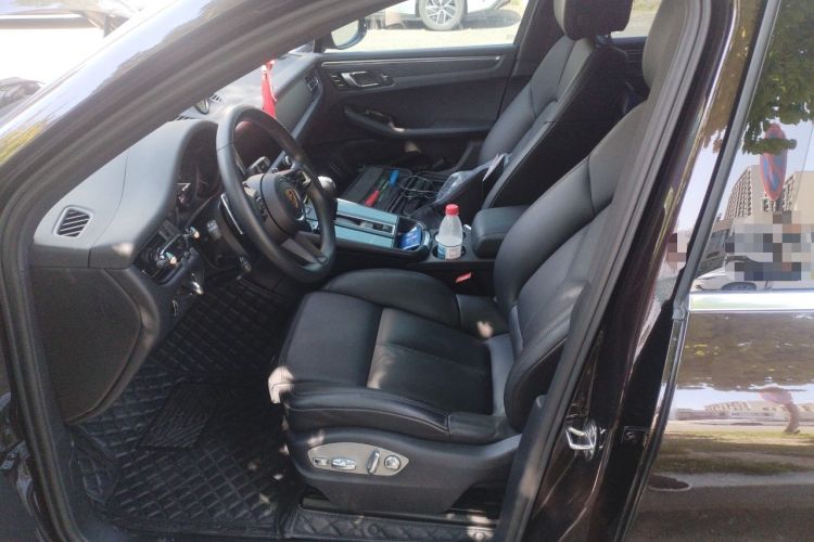 Used Porsche Macan 2022 Macan 2.0T Left Front Seat
