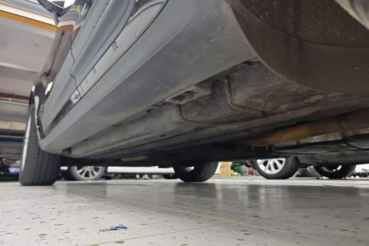 Used Porsche Macan 2022 Macan 2.0T Left Side Sill
