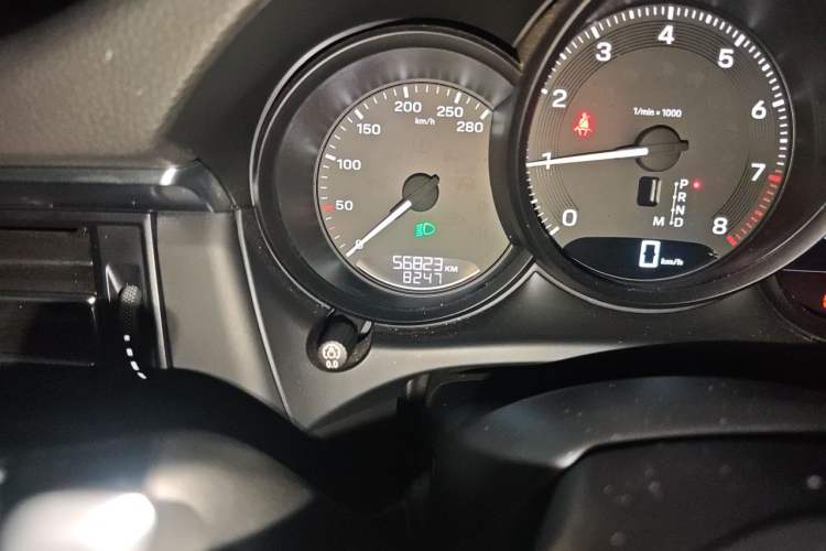 Used Porsche Macan 2022 Macan 2.0T Odometer Close Up