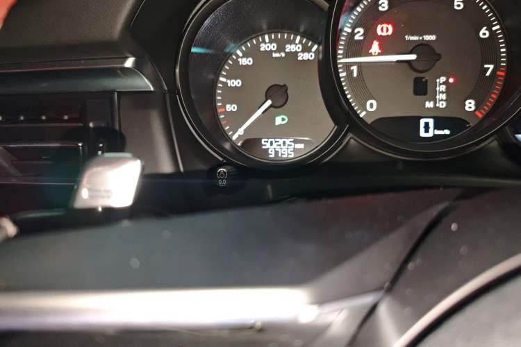 Used Porsche Macan 2022 Macan 2.0T Odometer Close Up
