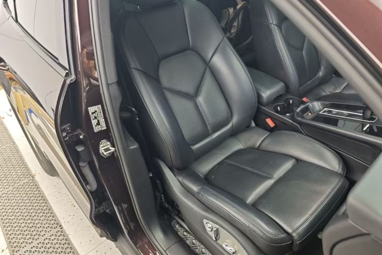 Used Porsche Macan 2022 Macan 2.0T Right Front Seat
