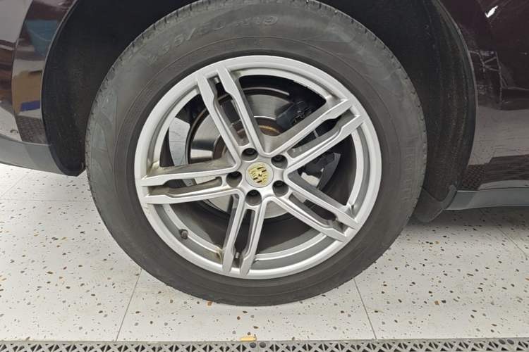 Used Porsche Macan 2022 Macan 2.0T Right Rear Wheel Hub