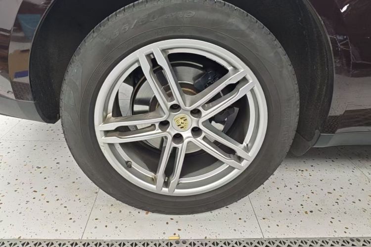 Used Porsche Macan 2022 Macan 2.0T Right Rear Wheel Hub