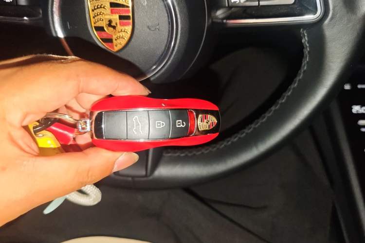 Used Porsche Macan 2022 Macan 2.0T Vehicle Key