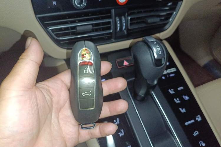 Used Porsche Macan 2022 Macan 2.0T Vehicle Key