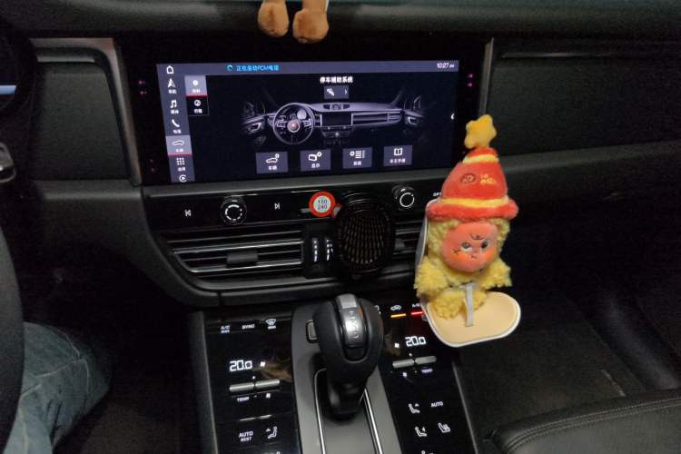 Used Porsche Macan 2022 Macan 2.0T Audio And AC Panel