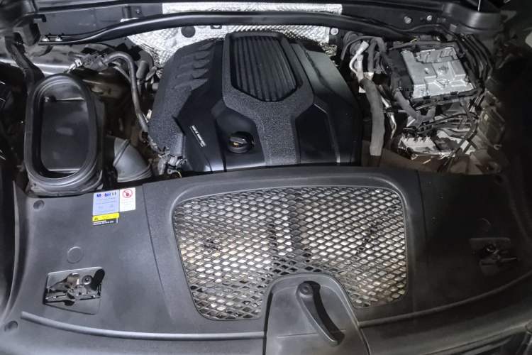 Used Porsche Macan 2022 Macan 2.0T Engine Bay