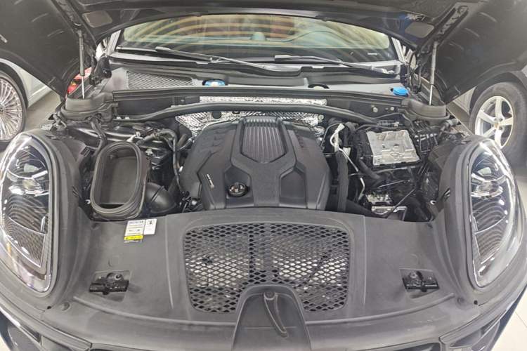 Used Porsche Macan 2022 Macan 2.0T Engine Bay