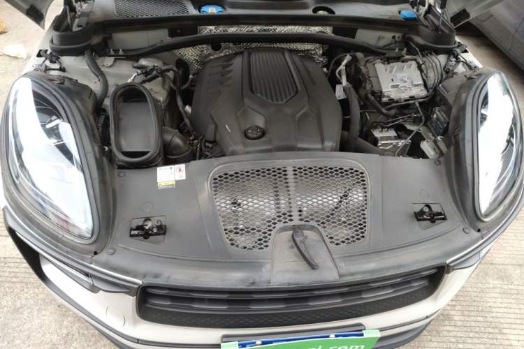 Used Porsche Macan 2022 Macan T 2.0T Engine Bay