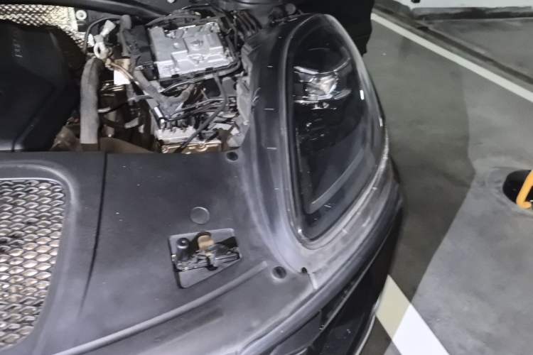 Used Porsche Macan 2022 Macan 2.0T Engine Bay Left