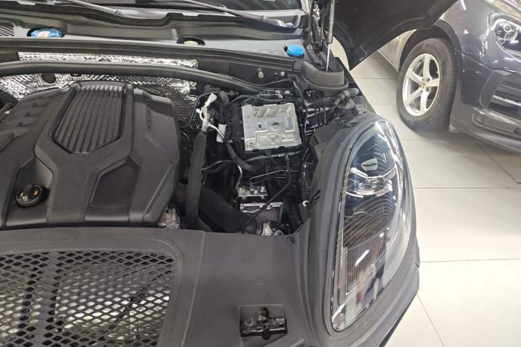 Used Porsche Macan 2022 Macan 2.0T Engine Bay Left