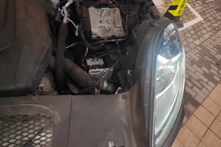 Used Porsche Macan 2022 Macan 2.0T Engine Bay Left