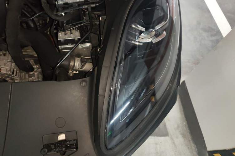 Used Porsche Macan 2022 Macan 2.0T Engine Bay Left