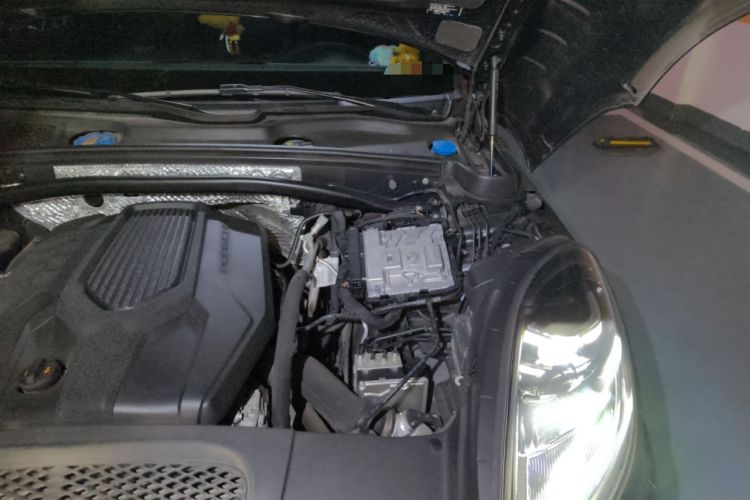 Used Porsche Macan 2022 Macan 2.0T Engine Bay Left