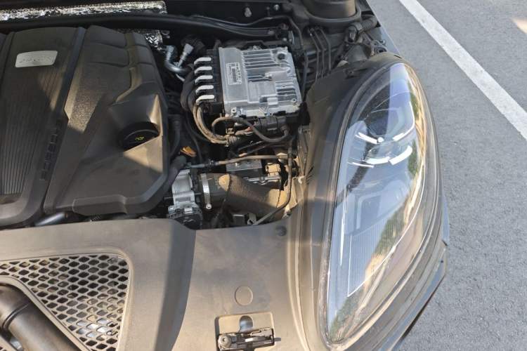 Used Porsche Macan 2022 Macan S 2.9T Engine Bay Left