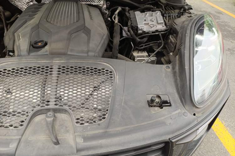 Used Porsche Macan 2022 Macan 2.0T Engine Bay Left