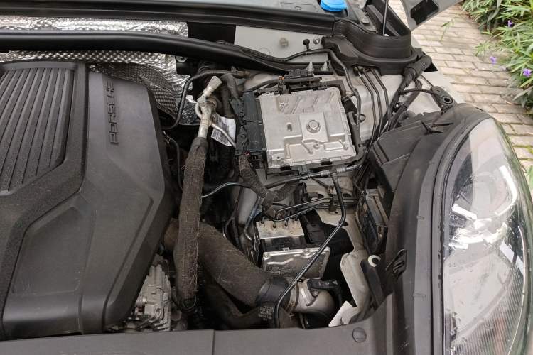 Used Porsche Macan 2022 Macan 2.0T Engine Bay Left