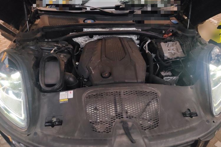 Used Porsche Macan 2022 Macan 2.0T Engine Bay