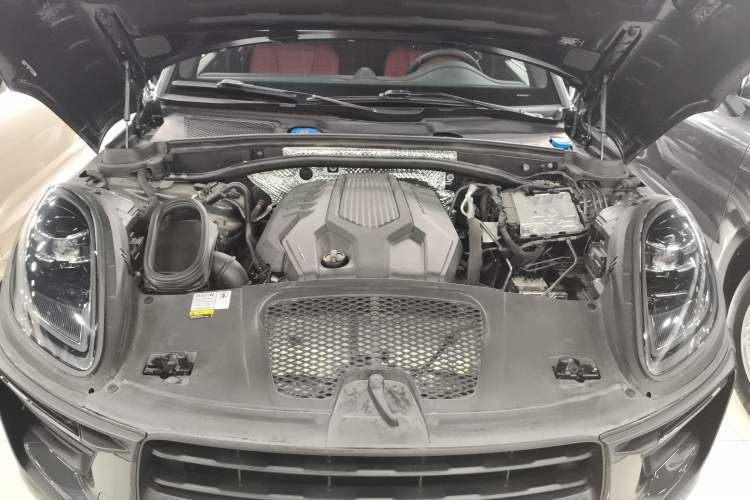 Used Porsche Macan 2022 Macan 2.0T Engine Bay