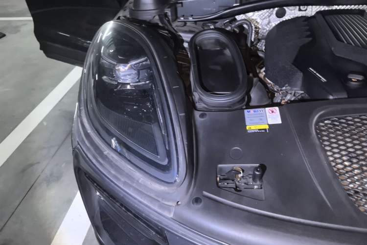 Used Porsche Macan 2022 Macan 2.0T Engine Bay Right