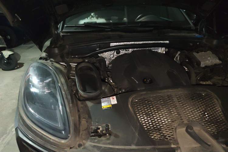 Used Porsche Macan 2022 Macan 2.0T Engine Bay Right