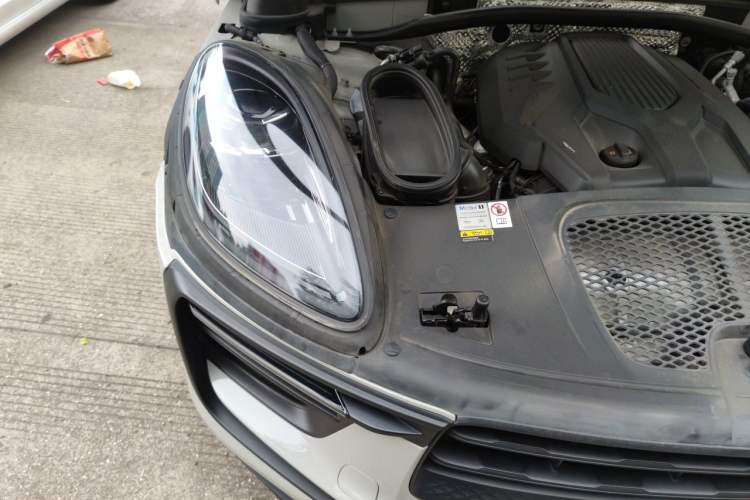 Used Porsche Macan 2022 Macan T 2.0T Engine Bay Right
