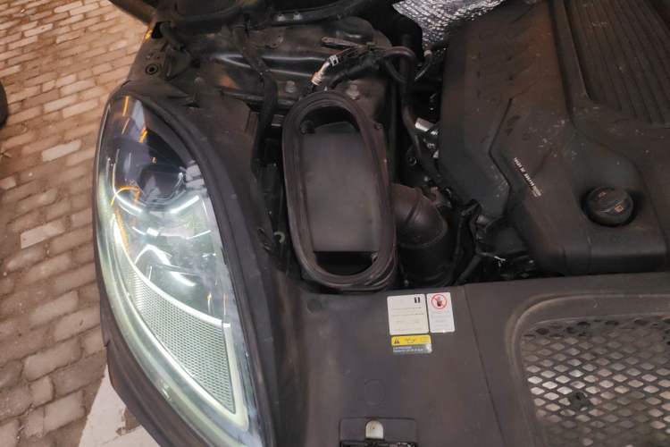 Used Porsche Macan 2022 Macan 2.0T Engine Bay Right