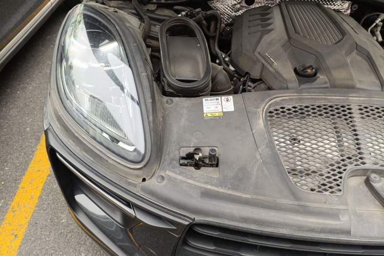 Used Porsche Macan 2022 Macan 2.0T Engine Bay Right