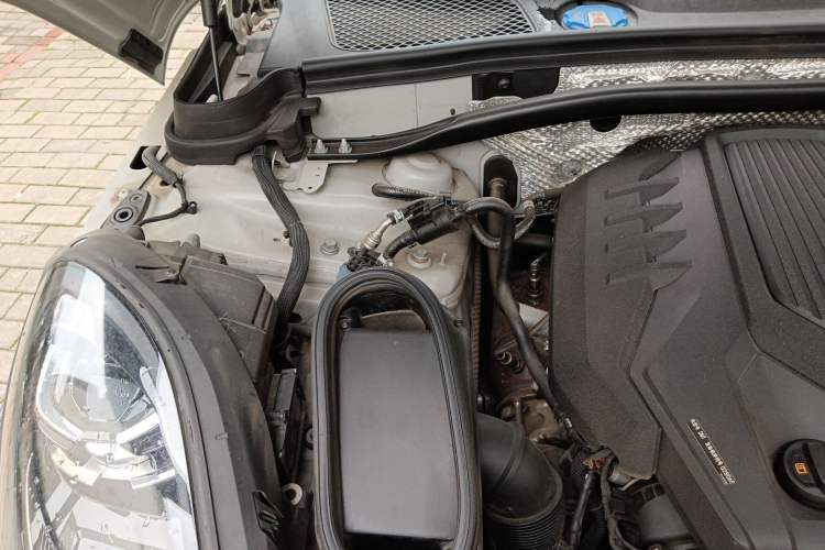 Used Porsche Macan 2022 Macan 2.0T Engine Bay Right