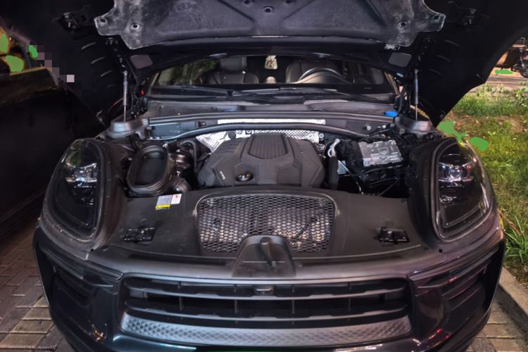 Used Porsche Macan 2022 Macan 2.0T Engine Bay