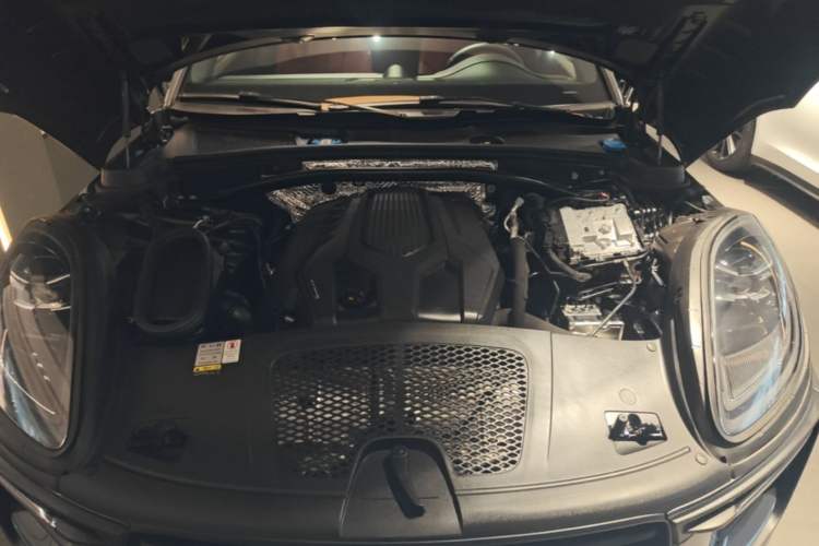 Used Porsche Macan 2022 Macan 2.0T Engine Bay