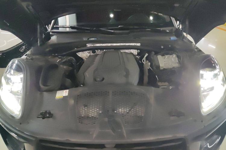 Used Porsche Macan 2022 Macan 2.0T Engine Bay
