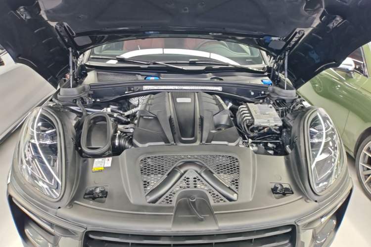 Used Porsche Macan 2022 Macan S 2.9T Engine Bay